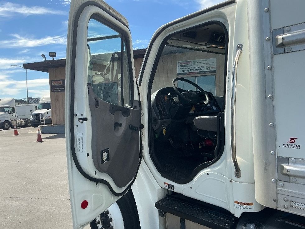 Medium Duty Box Truck-Light and Medium Duty Trucks-Freightliner-2020-M2-West Sacramento-CA-404,820\n\t\tmiles-$ 22,750 - Image 16