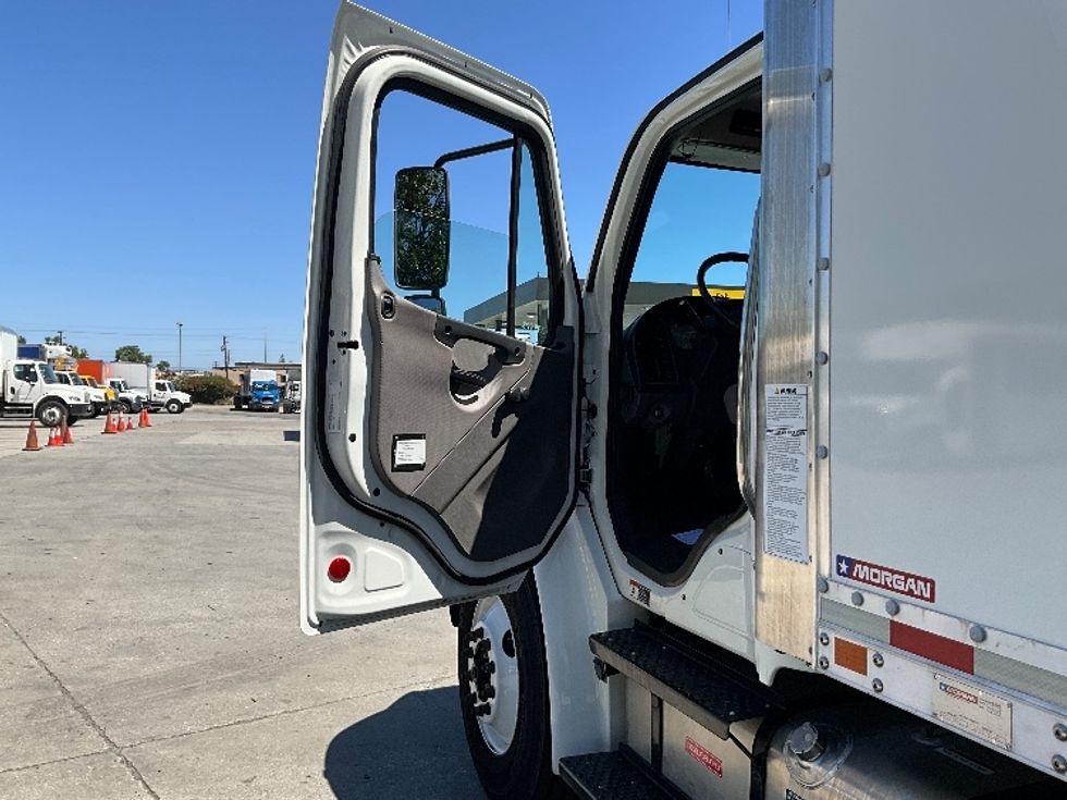Medium Duty Box Truck-Light and Medium Duty Trucks-Freightliner-2020-M2-West Sacramento-CA-42,306\n\t\tmiles-$ 60,000 - Image 16