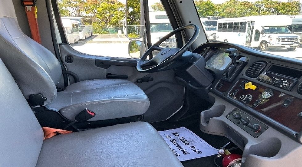Medium Duty Box Truck-Light and Medium Duty Trucks-Freightliner-2020-M2-West Sacramento-CA-42,306\n\t\tmiles-$ 60,000 - Image 22