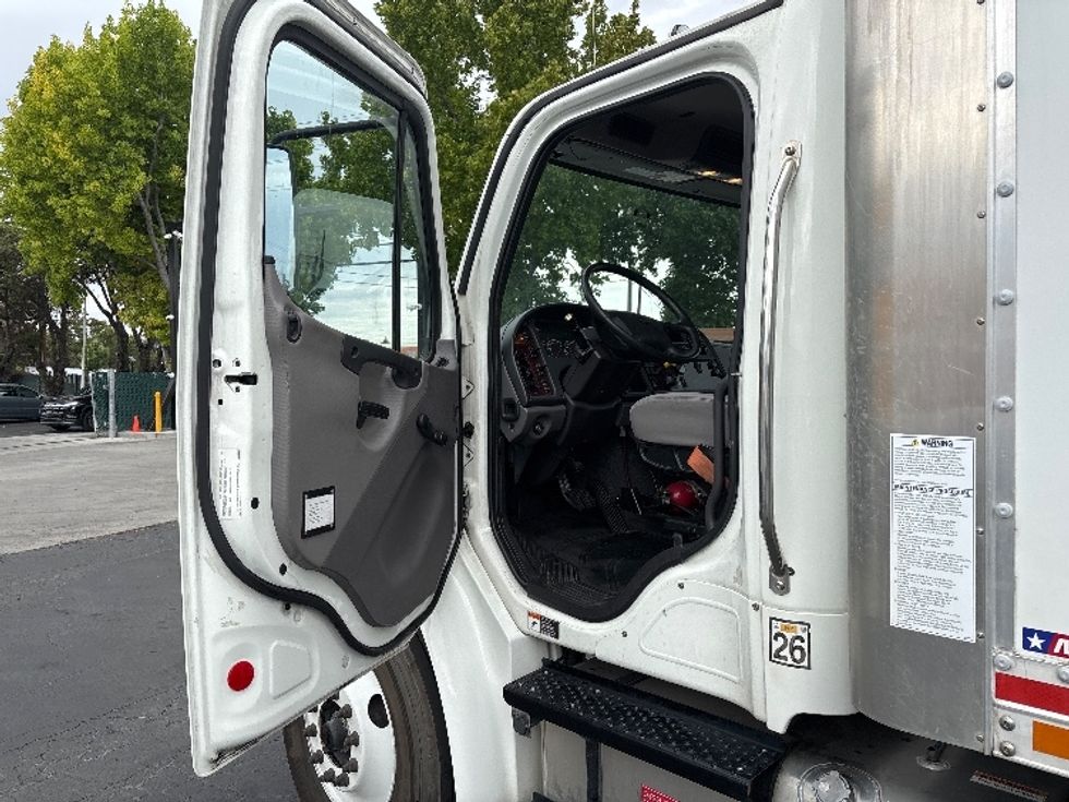Medium Duty Box Truck-Light and Medium Duty Trucks-Freightliner-2020-M2-West Sacramento-CA-65,418\n\t\tmiles-$ 71,750 - Image 16