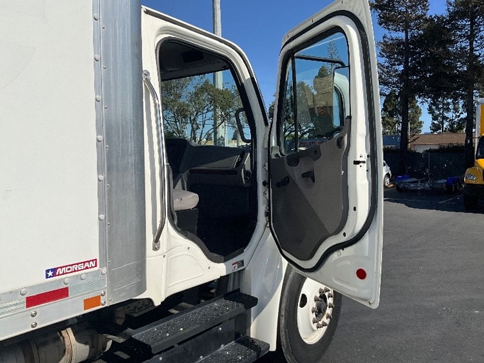 Medium Duty Box Truck-Light and Medium Duty Trucks-Freightliner-2020-M2-West Sacramento-CA-73,330\n\t\tmiles-$ 71,000 - Image 20