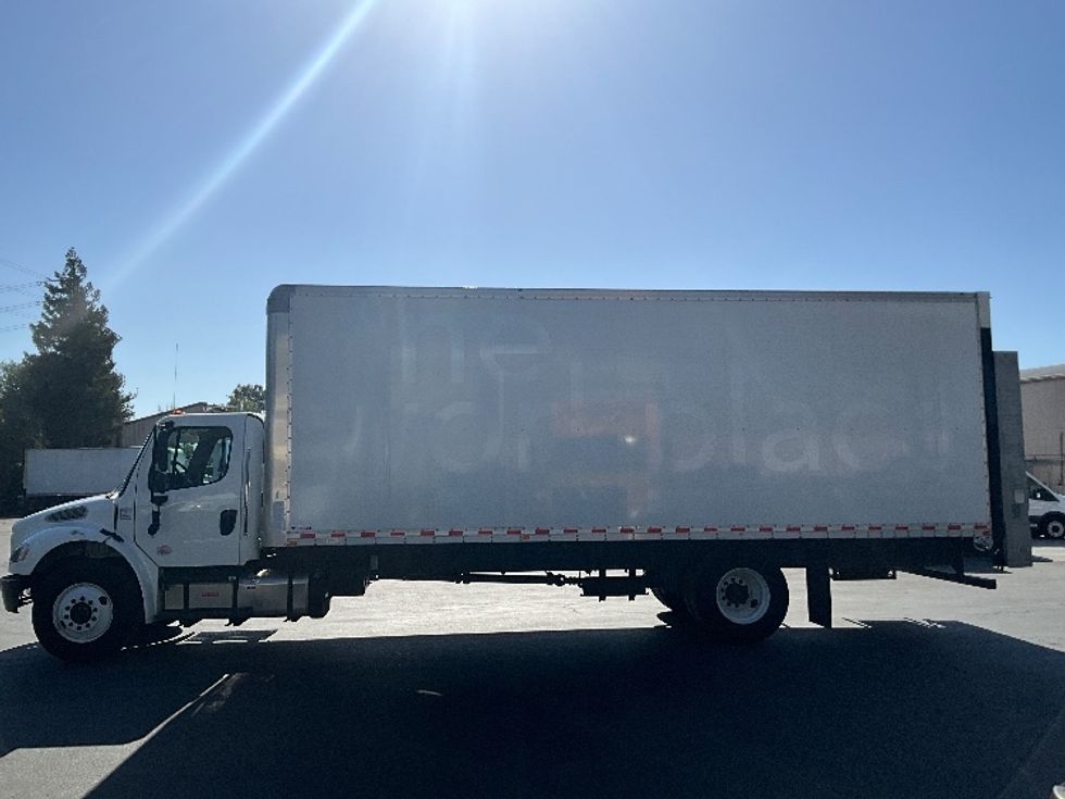 Medium Duty Box Truck-Light and Medium Duty Trucks-Freightliner-2020-M2-West Sacramento-CA-73,330\n\t\tmiles-$ 71,000 - Image 4