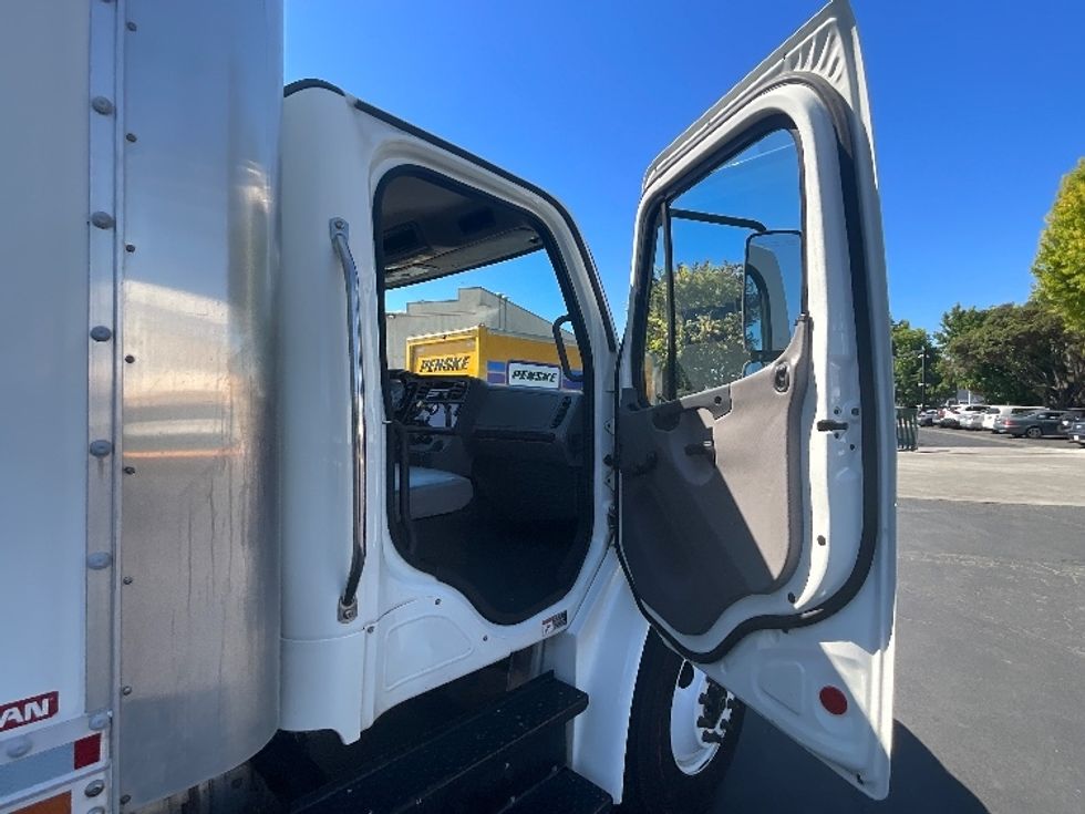 Medium Duty Box Truck-Light and Medium Duty Trucks-Freightliner-2020-M2-West Sacramento-CA-81,581\n\t\tmiles-$ 69,000 - Image 18