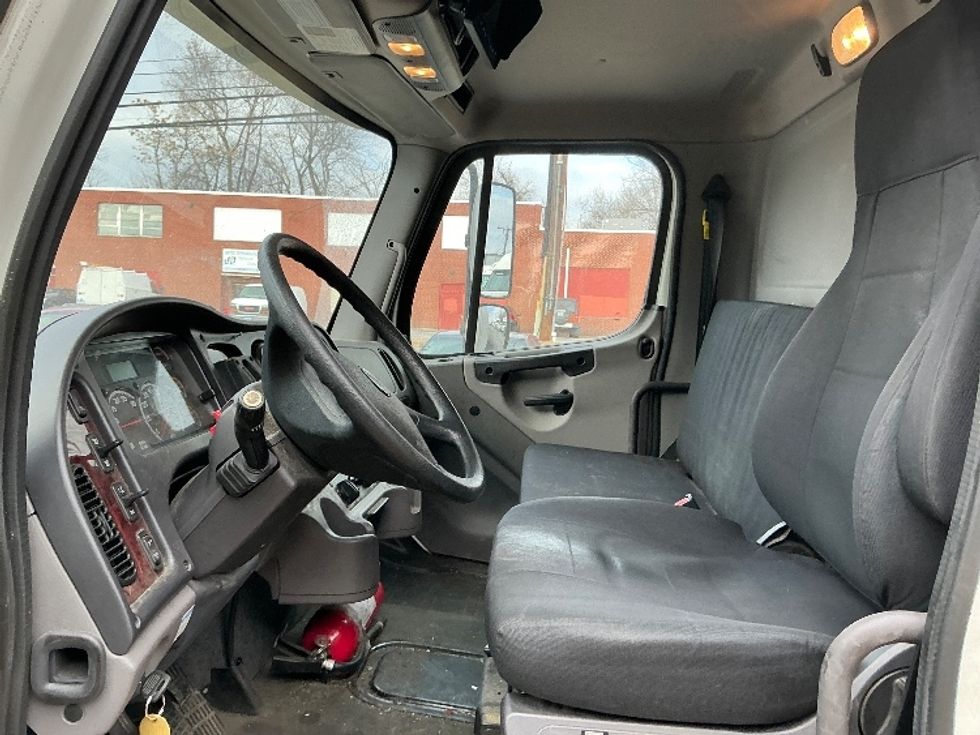 Medium Duty Box Truck-Light and Medium Duty Trucks-Freightliner-2020-M2-Westfield-MA-227,377\n\t\tmiles-$ 41,000 - Image 19