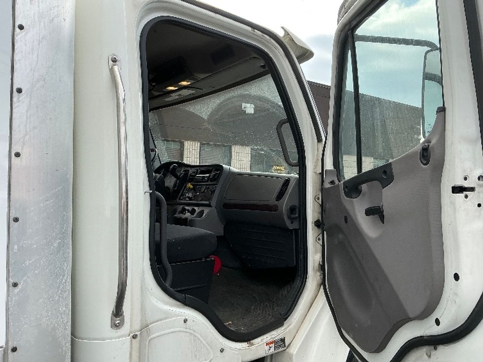 Medium Duty Box Truck-Light and Medium Duty Trucks-Freightliner-2020-M2-Westfield-MA-227,377\n\t\tmiles-$ 41,000 - Image 20