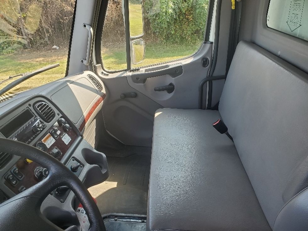 Medium Duty Box Truck-Light and Medium Duty Trucks-Freightliner-2020-M2-White Deer-PA-325,429\n\t\tmiles-$ 29,250 - Image 19