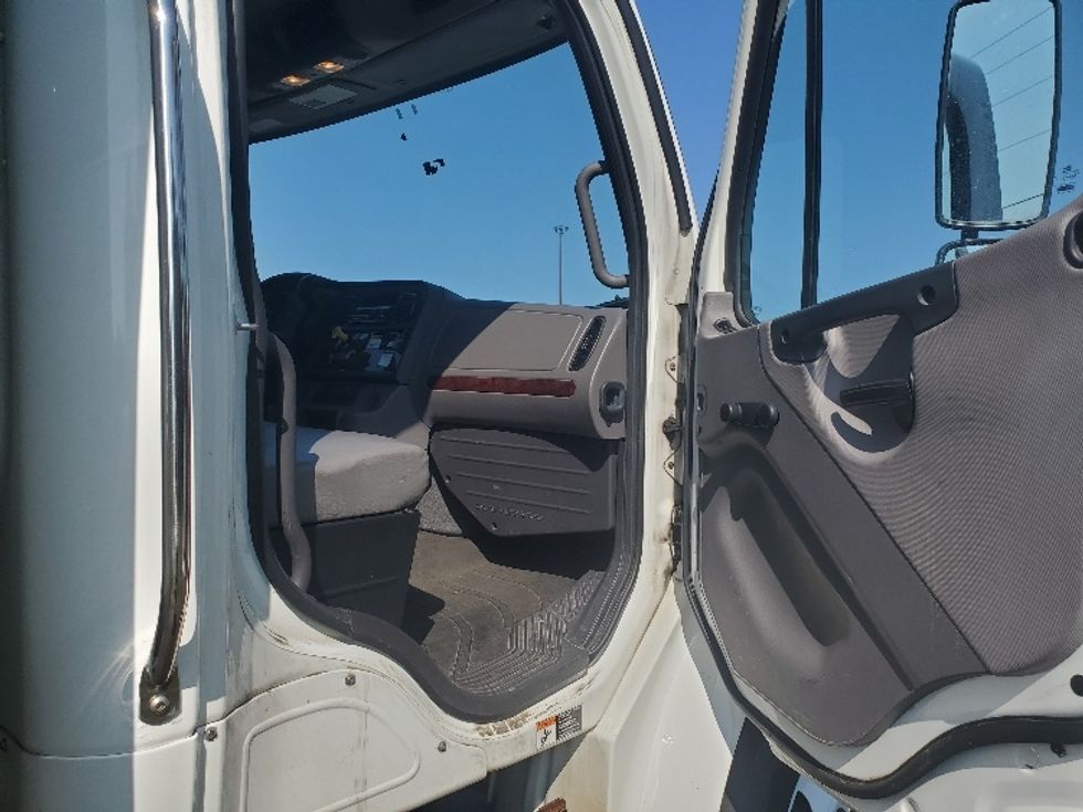 Medium Duty Box Truck-Light and Medium Duty Trucks-Freightliner-2020-M2-White Deer-PA-325,429\n\t\tmiles-$ 29,250 - Image 20