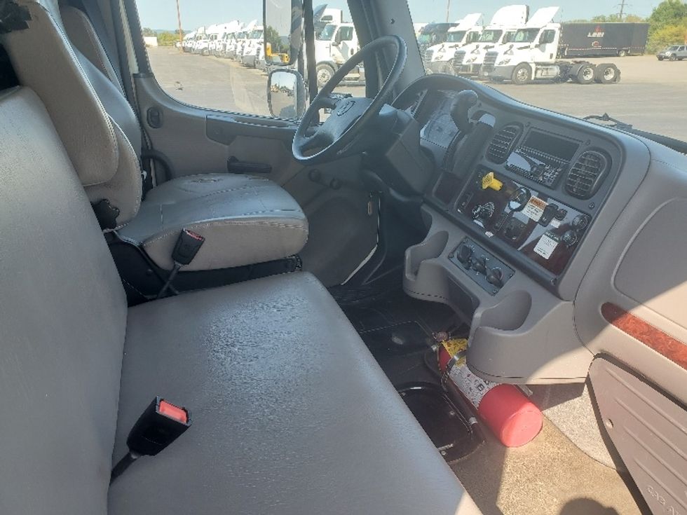 Medium Duty Box Truck-Light and Medium Duty Trucks-Freightliner-2020-M2-White Deer-PA-325,429\n\t\tmiles-$ 29,250 - Image 22