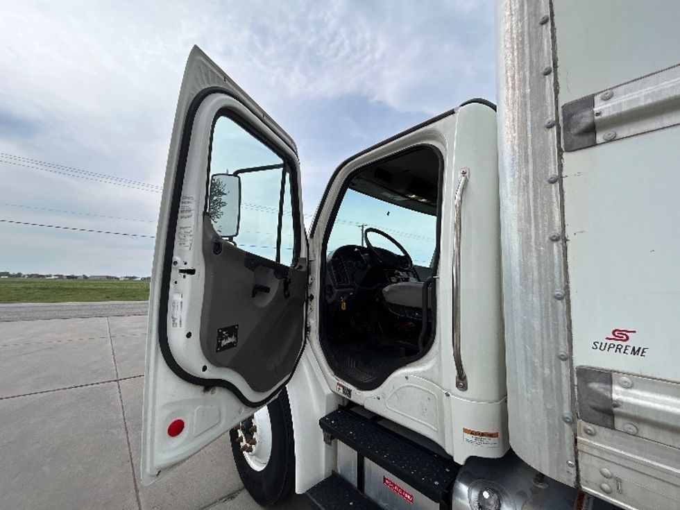 Medium Duty Box Truck-Light and Medium Duty Trucks-Freightliner-2020-M2-Wichita-KS-301,232\n\t\tmiles-$ 36,750 - Image 16