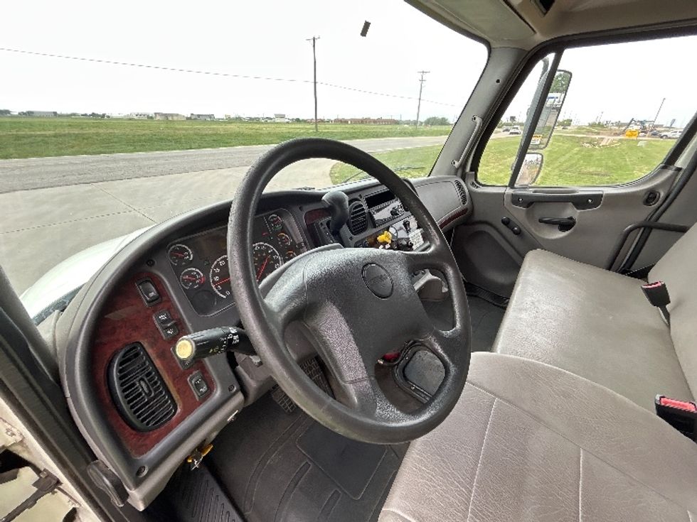 Medium Duty Box Truck-Light and Medium Duty Trucks-Freightliner-2020-M2-Wichita-KS-301,232\n\t\tmiles-$ 36,750 - Image 17