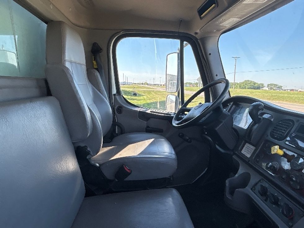 Medium Duty Box Truck-Light and Medium Duty Trucks-Freightliner-2020-M2-Wichita-KS-357,020\n\t\tmiles-$ 24,000 - Image 22