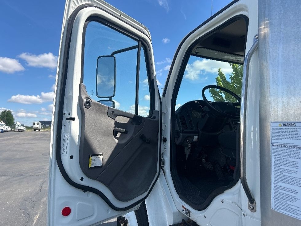 Medium Duty Box Truck-Light and Medium Duty Trucks-Freightliner-2020-M2-Windsor-WI-101,735\n\t\tmiles-$ 64,000 - Image 15