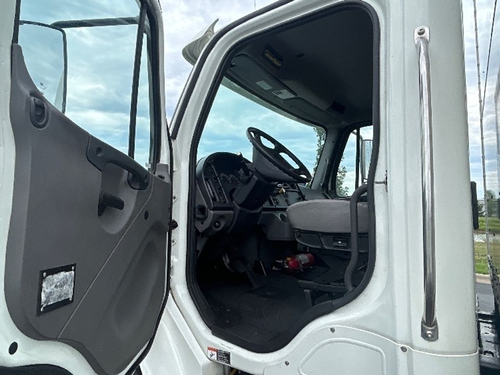 Medium Duty Box Truck-Light and Medium Duty Trucks-Freightliner-2020-M2-Windsor-WI-106,965\n\t\tmiles-$ 64,500 - Image 16