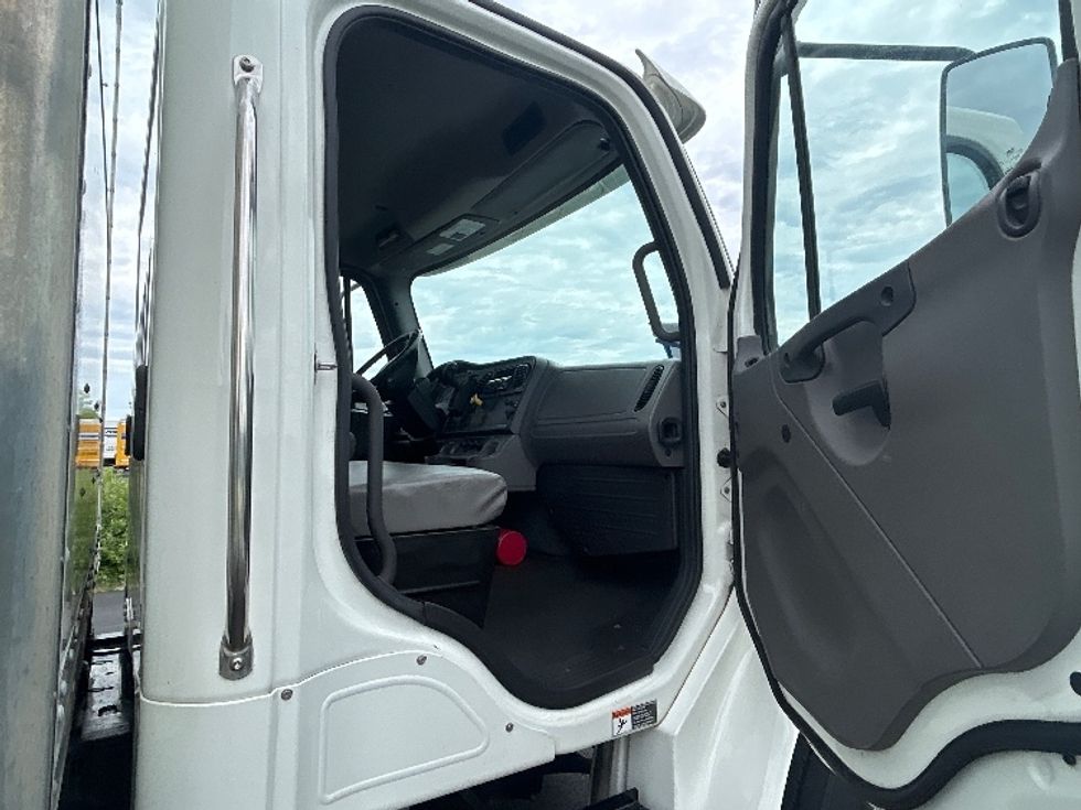 Medium Duty Box Truck-Light and Medium Duty Trucks-Freightliner-2020-M2-Windsor-WI-106,965\n\t\tmiles-$ 64,500 - Image 20