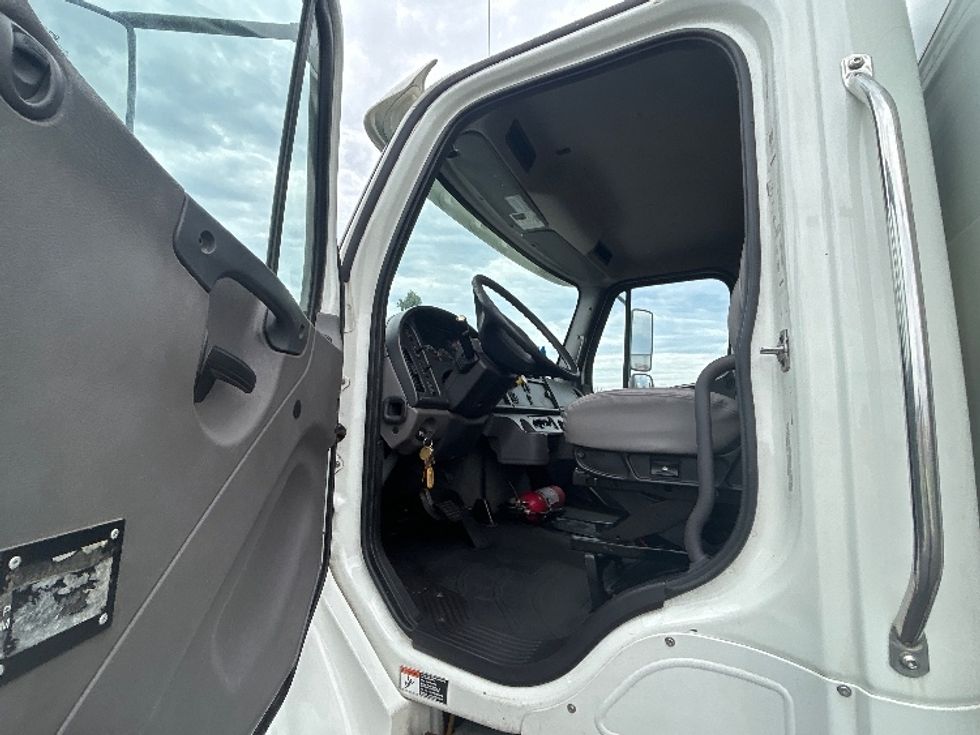Medium Duty Box Truck-Light and Medium Duty Trucks-Freightliner-2020-M2-Windsor-WI-120,802\n\t\tmiles-$ 63,000 - Image 16