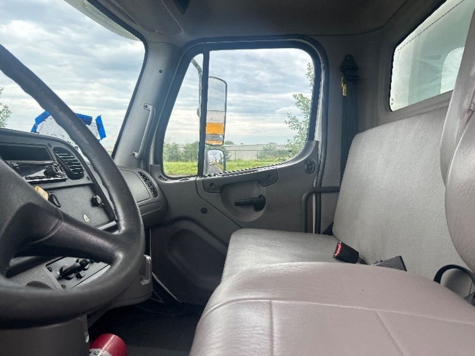 Medium Duty Box Truck-Light and Medium Duty Trucks-Freightliner-2020-M2-Windsor-WI-120,802\n\t\tmiles-$ 63,000 - Image 19