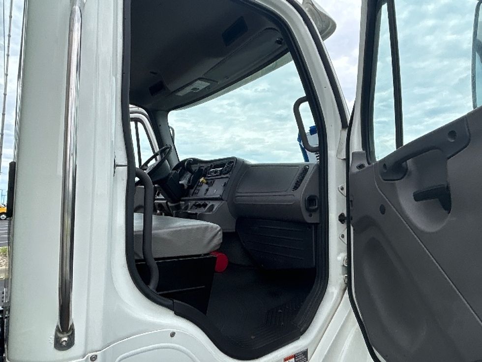 Medium Duty Box Truck-Light and Medium Duty Trucks-Freightliner-2020-M2-Windsor-WI-120,802\n\t\tmiles-$ 63,000 - Image 20
