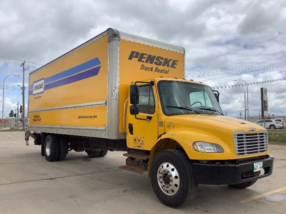 Medium Duty Box Truck-Light and Medium Duty Trucks-Freightliner-2020-M2-Winnipeg-MB-166,958\n\t\tkm-$ 75,000 - Image 1