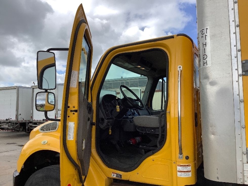 Medium Duty Box Truck-Light and Medium Duty Trucks-Freightliner-2020-M2-Winnipeg-MB-166,958\n\t\tkm-$ 75,000 - Image 16