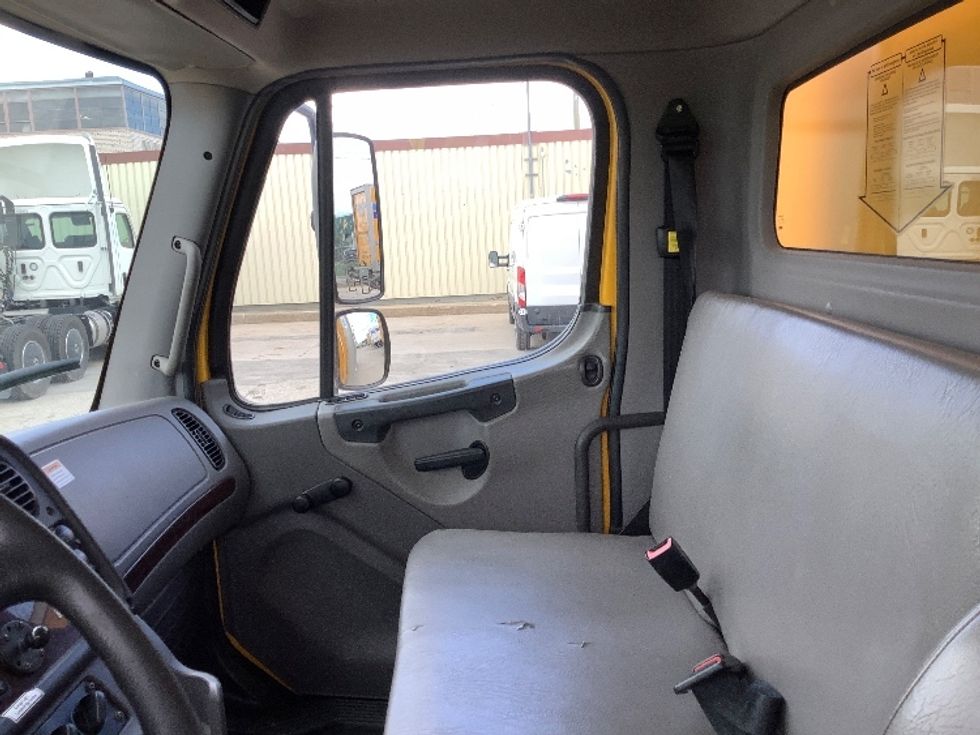 Medium Duty Box Truck-Light and Medium Duty Trucks-Freightliner-2020-M2-Winnipeg-MB-166,958\n\t\tkm-$ 75,000 - Image 19