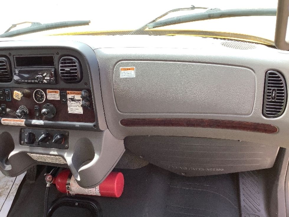 Medium Duty Box Truck-Light and Medium Duty Trucks-Freightliner-2020-M2-Winnipeg-MB-166,958\n\t\tkm-$ 75,000 - Image 21