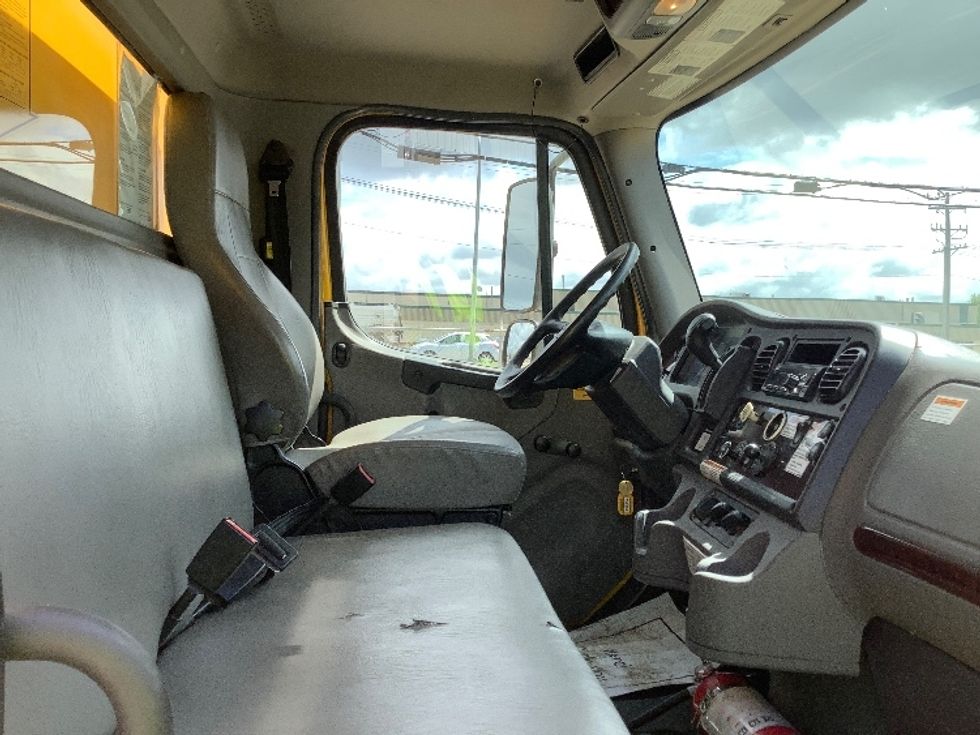 Medium Duty Box Truck-Light and Medium Duty Trucks-Freightliner-2020-M2-Winnipeg-MB-166,958\n\t\tkm-$ 75,000 - Image 22