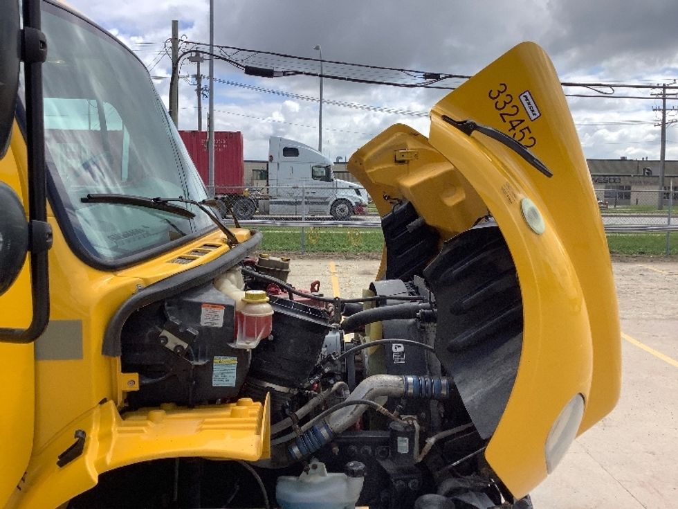 Medium Duty Box Truck-Light and Medium Duty Trucks-Freightliner-2020-M2-Winnipeg-MB-166,958\n\t\tkm-$ 75,000 - Image 23