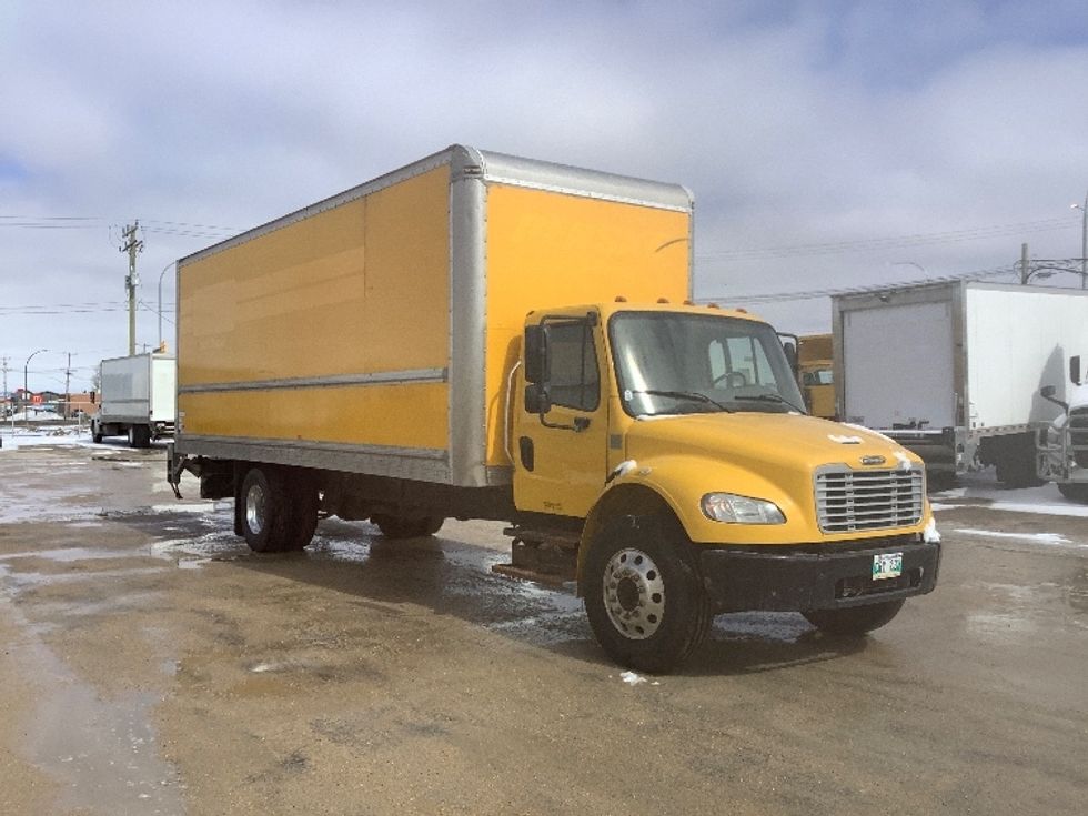 Medium Duty Box Truck-Light and Medium Duty Trucks-Freightliner-2020-M2-Winnipeg-MB-178,272\n\t\tkm-$ 83,000 - Image 1