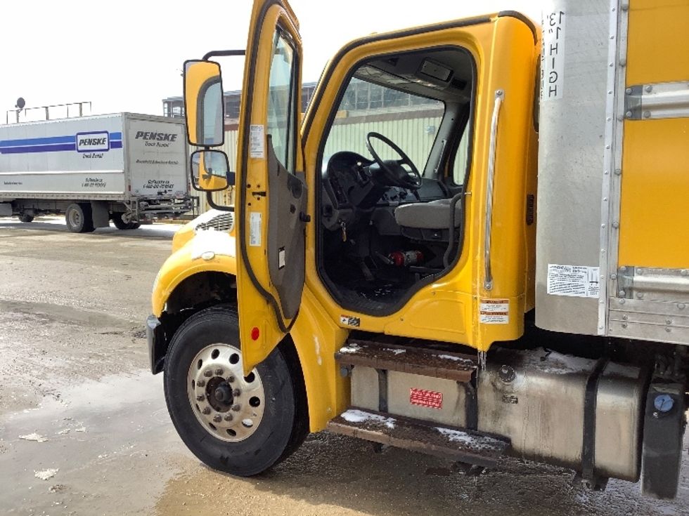 Medium Duty Box Truck-Light and Medium Duty Trucks-Freightliner-2020-M2-Winnipeg-MB-178,272\n\t\tkm-$ 83,000 - Image 16