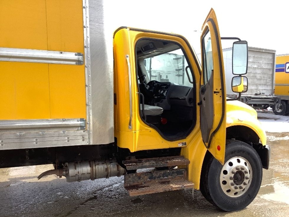Medium Duty Box Truck-Light and Medium Duty Trucks-Freightliner-2020-M2-Winnipeg-MB-178,272\n\t\tkm-$ 83,000 - Image 20