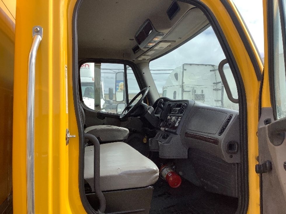 Medium Duty Box Truck-Light and Medium Duty Trucks-Freightliner-2020-M2-Winnipeg-MB-178,272\n\t\tkm-$ 83,000 - Image 22