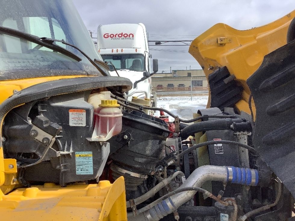 Medium Duty Box Truck-Light and Medium Duty Trucks-Freightliner-2020-M2-Winnipeg-MB-178,272\n\t\tkm-$ 83,000 - Image 24