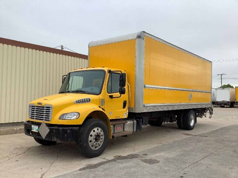 Medium Duty Box Truck-Light and Medium Duty Trucks-Freightliner-2020-M2-Winnipeg-MB-205,932\n\t\tkm-$ 71,750 - Image 1