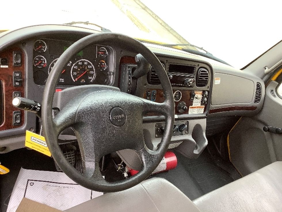 Medium Duty Box Truck-Light and Medium Duty Trucks-Freightliner-2020-M2-Winnipeg-MB-205,932\n\t\tkm-$ 71,750 - Image 17