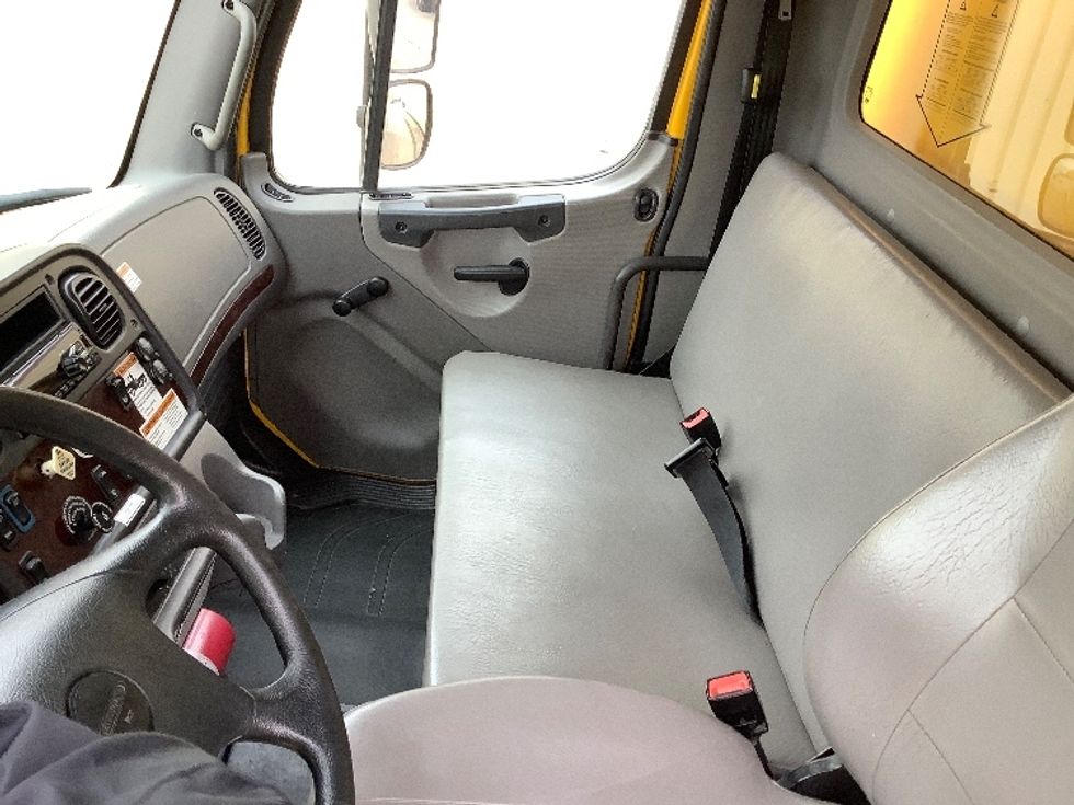 Medium Duty Box Truck-Light and Medium Duty Trucks-Freightliner-2020-M2-Winnipeg-MB-205,932\n\t\tkm-$ 71,750 - Image 19