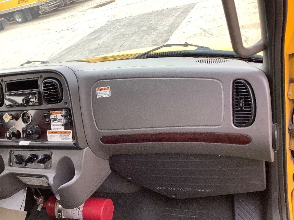 Medium Duty Box Truck-Light and Medium Duty Trucks-Freightliner-2020-M2-Winnipeg-MB-205,932\n\t\tkm-$ 71,750 - Image 21