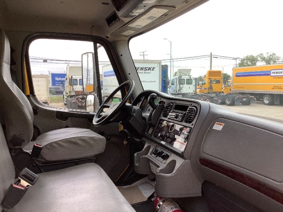 Medium Duty Box Truck-Light and Medium Duty Trucks-Freightliner-2020-M2-Winnipeg-MB-205,932\n\t\tkm-$ 71,750 - Image 22