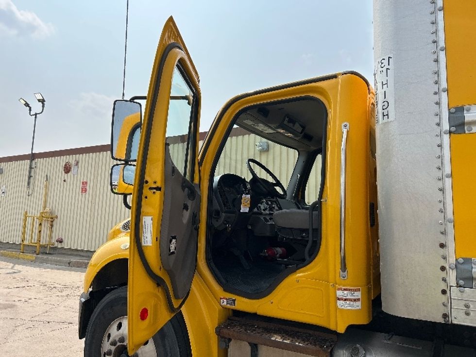 Medium Duty Box Truck-Light and Medium Duty Trucks-Freightliner-2020-M2-Winnipeg-MB-252,222\n\t\tkm-$ 63,750 - Image 15