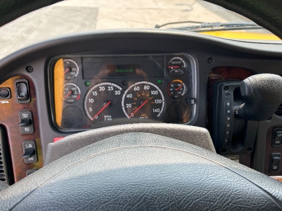 Medium Duty Box Truck-Light and Medium Duty Trucks-Freightliner-2020-M2-Winnipeg-MB-252,222\n\t\tkm-$ 63,750 - Image 16