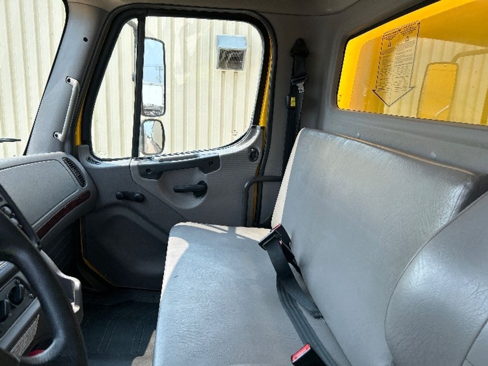 Medium Duty Box Truck-Light and Medium Duty Trucks-Freightliner-2020-M2-Winnipeg-MB-252,222\n\t\tkm-$ 63,750 - Image 18