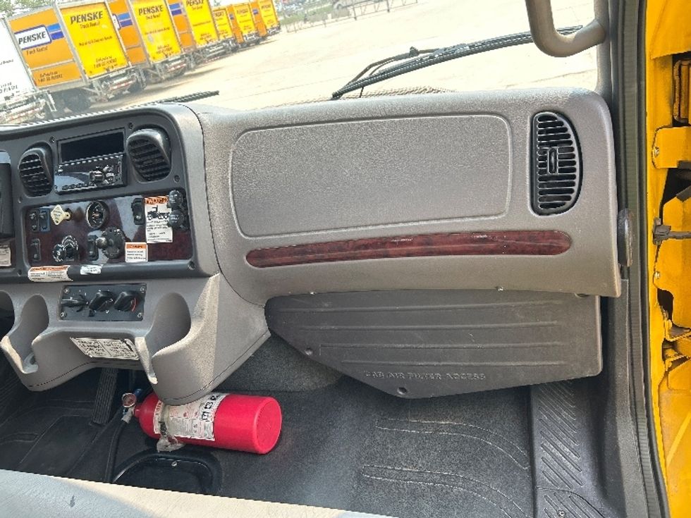 Medium Duty Box Truck-Light and Medium Duty Trucks-Freightliner-2020-M2-Winnipeg-MB-252,222\n\t\tkm-$ 63,750 - Image 19