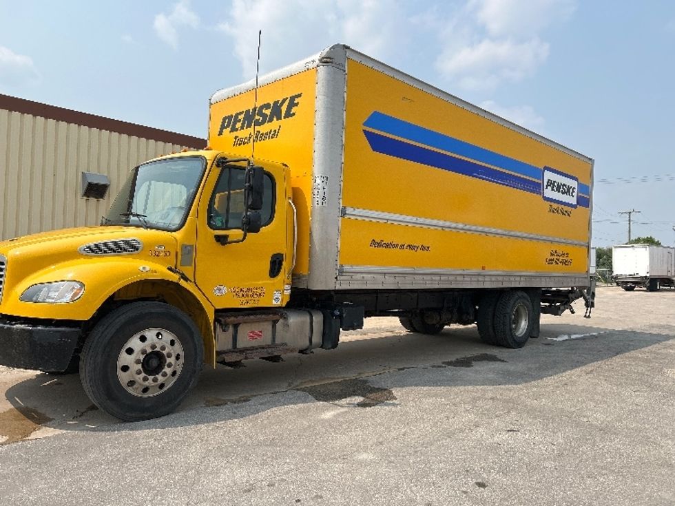 Medium Duty Box Truck-Light and Medium Duty Trucks-Freightliner-2020-M2-Winnipeg-MB-252,222\n\t\tkm-$ 63,750 - Image 3