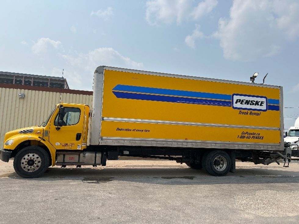 Medium Duty Box Truck-Light and Medium Duty Trucks-Freightliner-2020-M2-Winnipeg-MB-252,222\n\t\tkm-$ 63,750 - Image 4