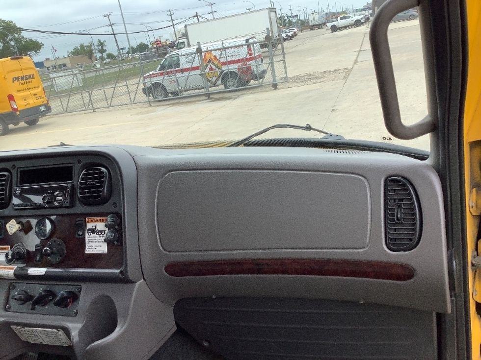 Medium Duty Box Truck-Light and Medium Duty Trucks-Freightliner-2020-M2-Winnipeg-MB-258,311\n\t\tkm-$ 68,000 - Image 21