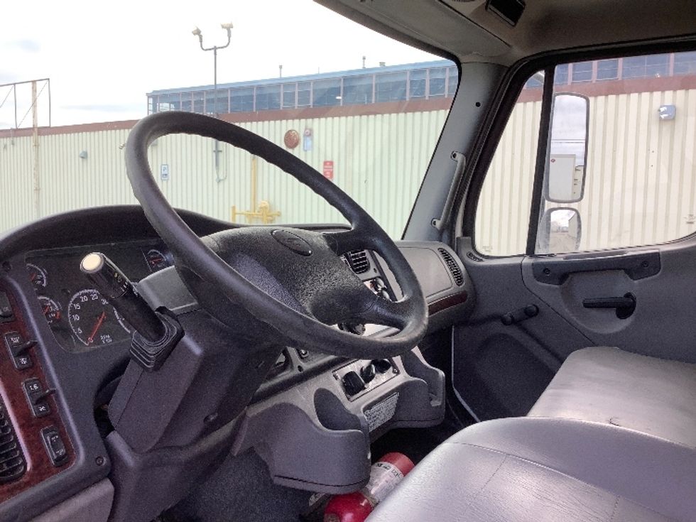 Medium Duty Box Truck-Light and Medium Duty Trucks-Freightliner-2020-M2-Winnipeg-MB-259,952\n\t\tkm-$ 70,750 - Image 17