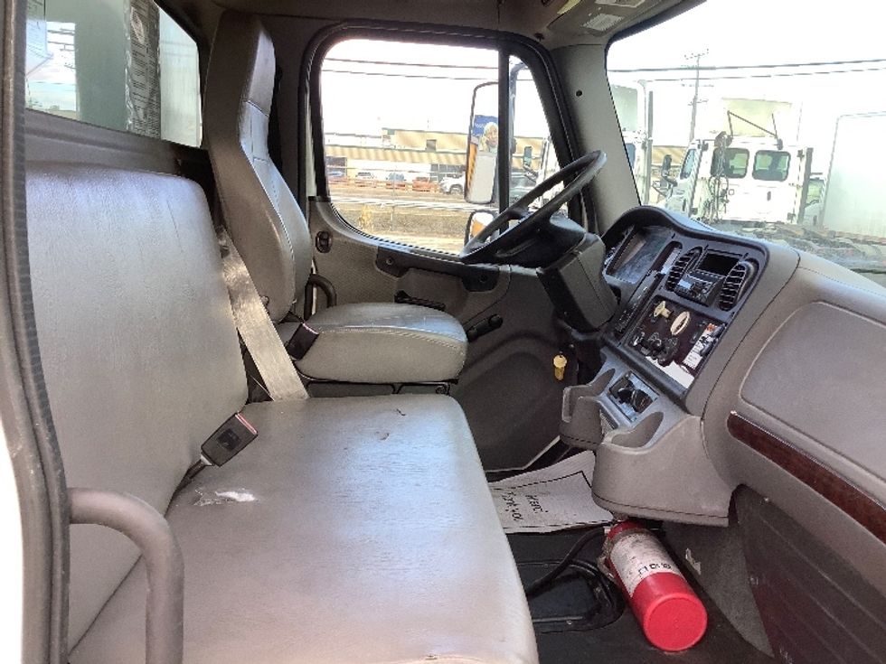Medium Duty Box Truck-Light and Medium Duty Trucks-Freightliner-2020-M2-Winnipeg-MB-259,952\n\t\tkm-$ 70,750 - Image 22