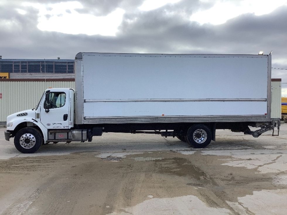 Medium Duty Box Truck-Light and Medium Duty Trucks-Freightliner-2020-M2-Winnipeg-MB-259,952\n\t\tkm-$ 70,750 - Image 4
