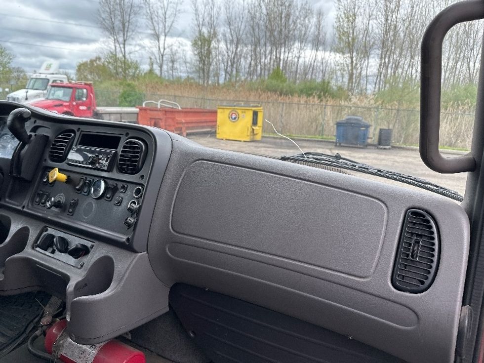 Medium Duty Box Truck-Light and Medium Duty Trucks-Freightliner-2020-M2-Wixom-MI-307,321\n\t\tmiles-$ 31,750 - Image 21