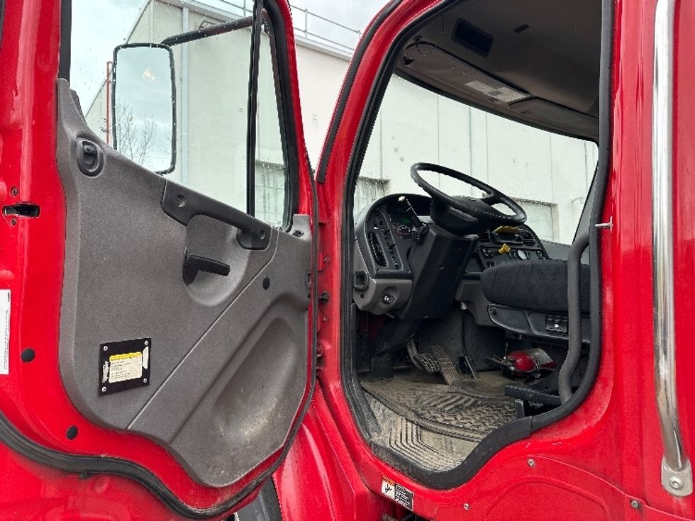 Medium Duty Box Truck-Light and Medium Duty Trucks-Freightliner-2020-M2-Wixom-MI-320,051\n\t\tmiles-$ 29,750 - Image 16