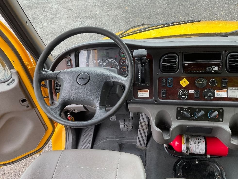 Medium Duty Box Truck-Light and Medium Duty Trucks-Freightliner-2020-M2-Youngstown-OH-154,422\n\t\tmiles-$ 53,000 - Image 18